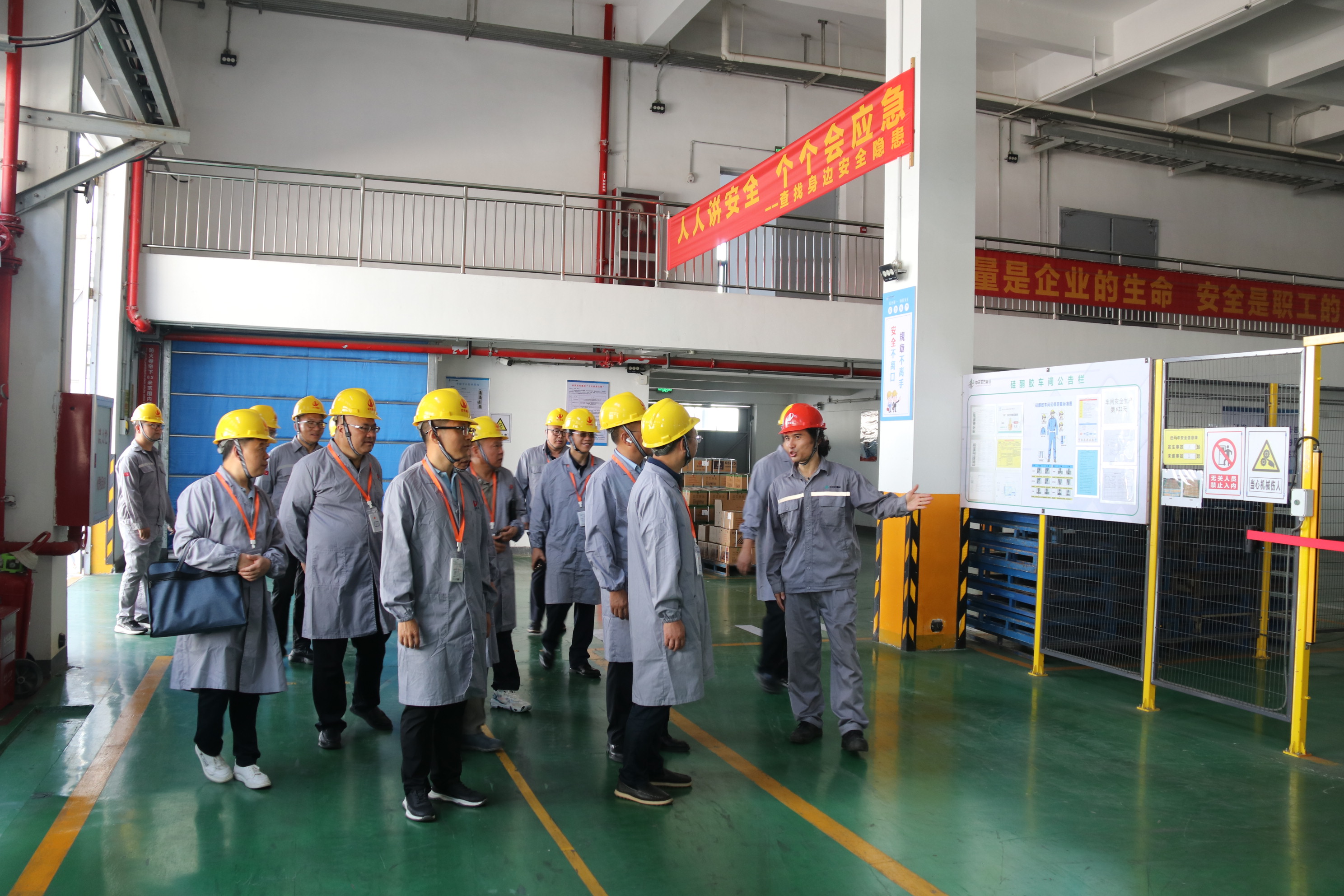 江西省有機(jī)硅產(chǎn)業(yè)協(xié)會(huì)與浙江省有機(jī)硅材料行業(yè)協(xié)會(huì)一行到中天東方氟硅走訪(fǎng)調(diào)研